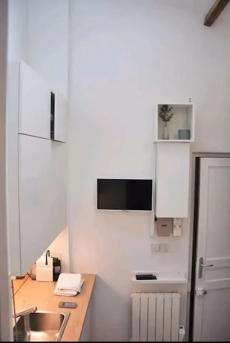 Coeur De Joli Nid Calme Clair Type Pied Notre Dame Apartment